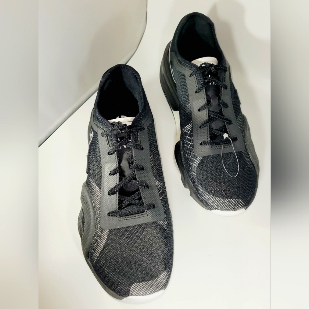 NWOT-🖤🤍-Women's Nike Air Zoom Repp 3-Size 9 1/2 Black  & White